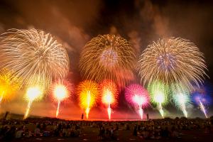 酒田花火ショー本日開催！およそ12，000発の花火が酒田の夜空を美しく彩ります！